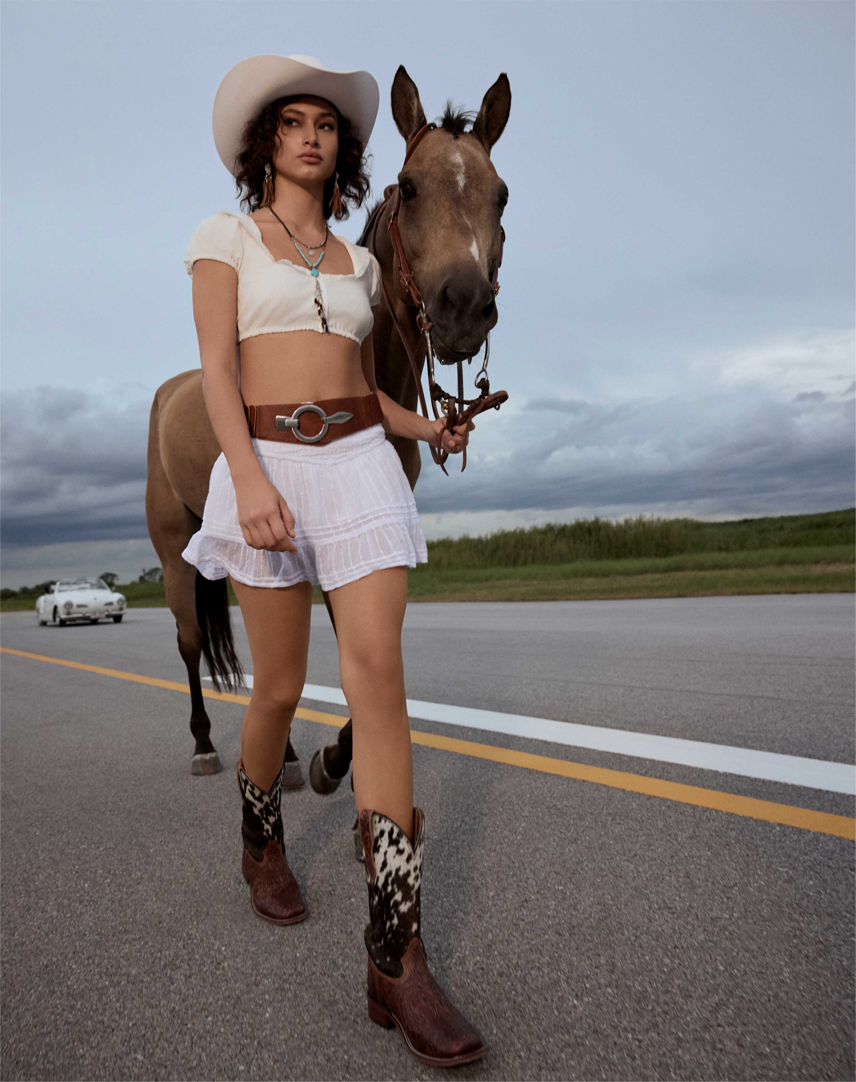 Top 10 Cowgirl Outfit Ideas to Try This Season