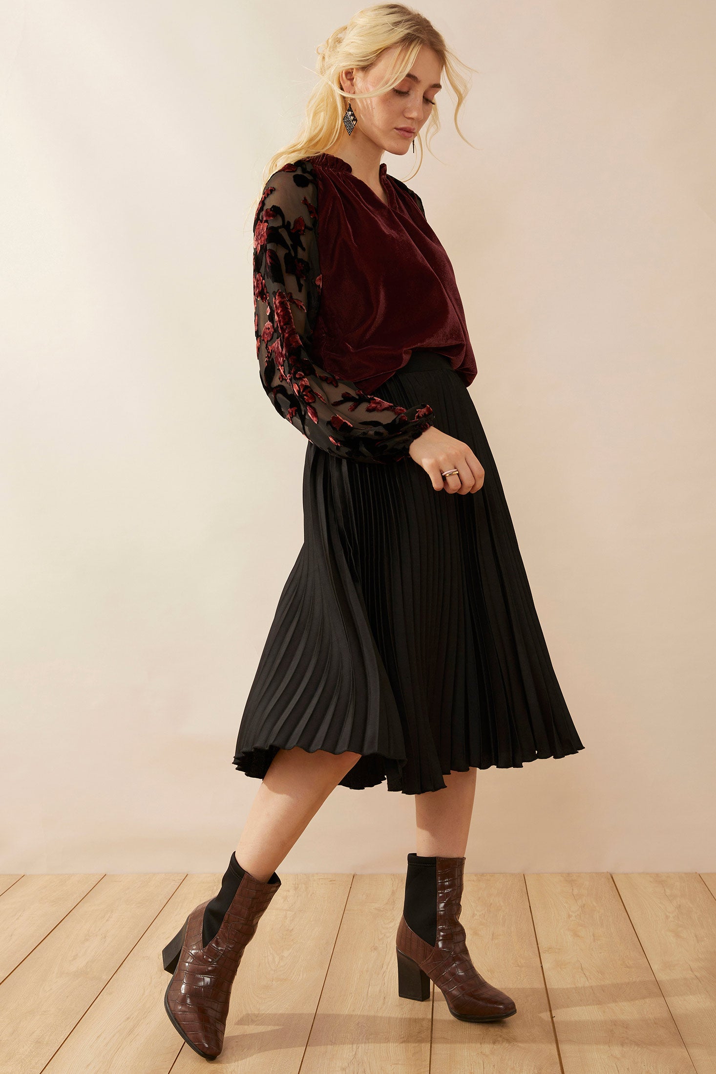 Marthia Velvet V-Neck Top - Myra USA