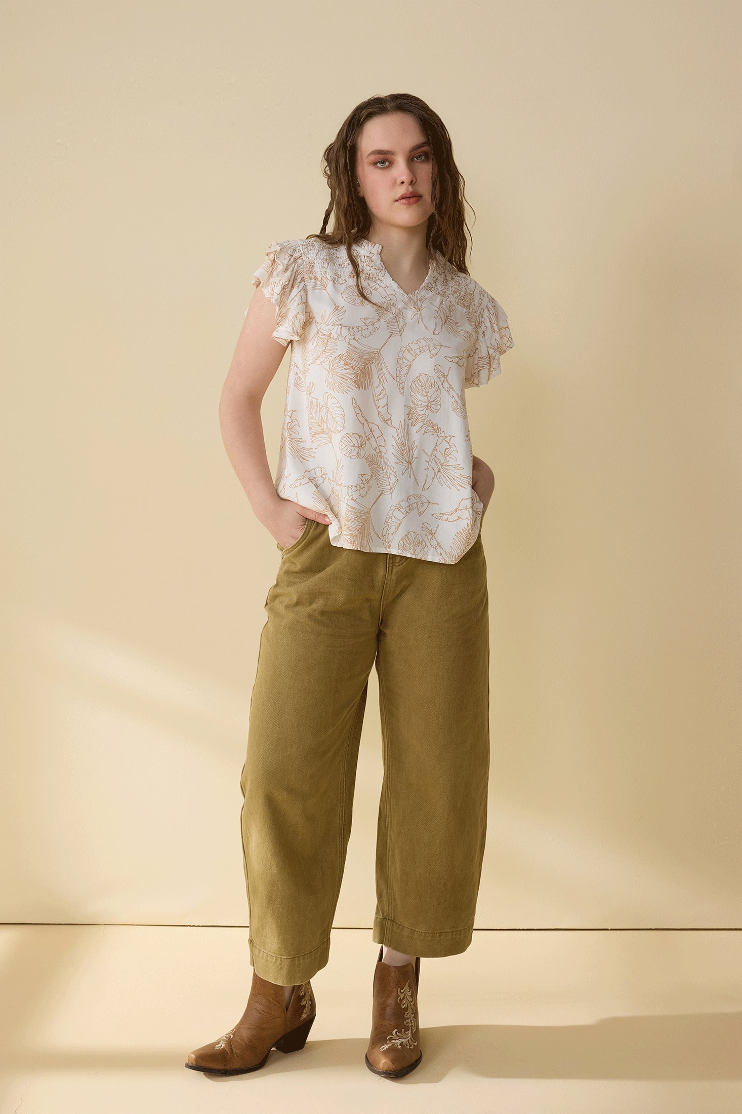 Lovely Vines Top In Brown And White - Myra USA