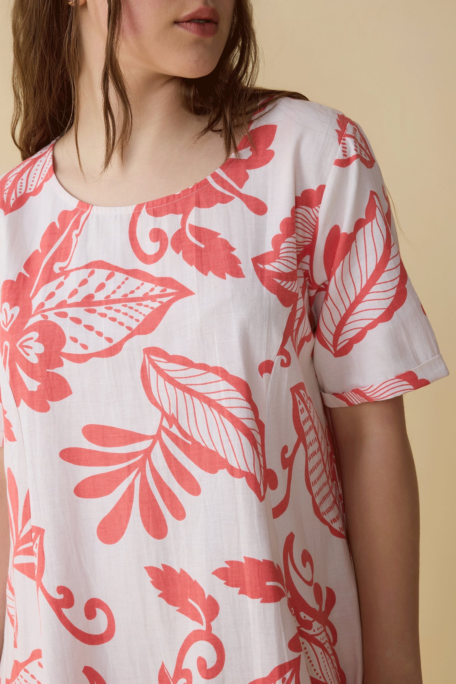 Kindly Kylie Dress In Off White And Peach - Myra USA