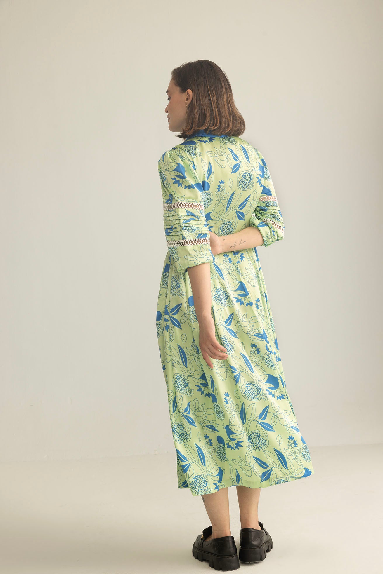 Sweet Syllable Shirt Dress in green - Myra USA