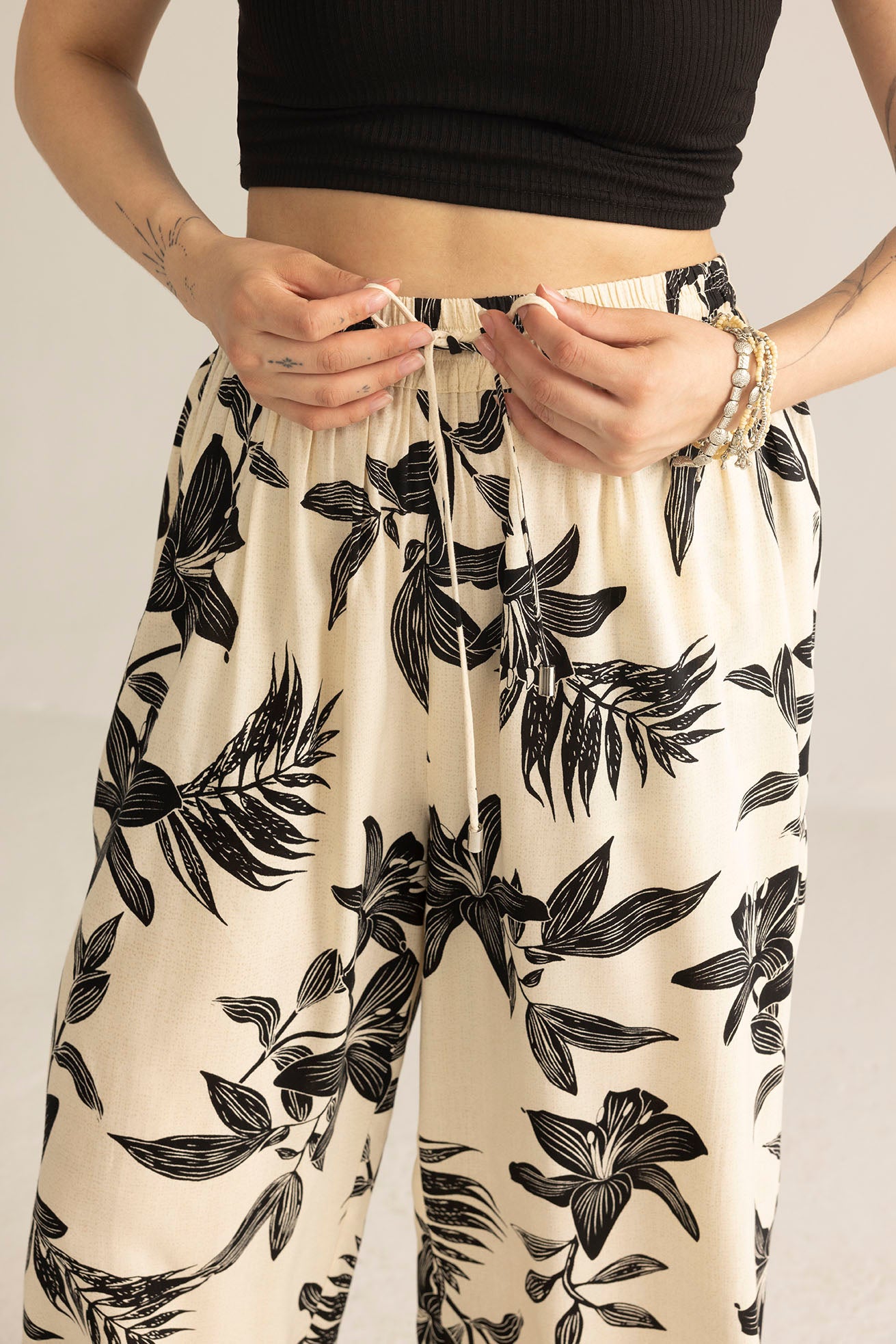 Zen Garden Women's Pants in White & Black - Myra USA