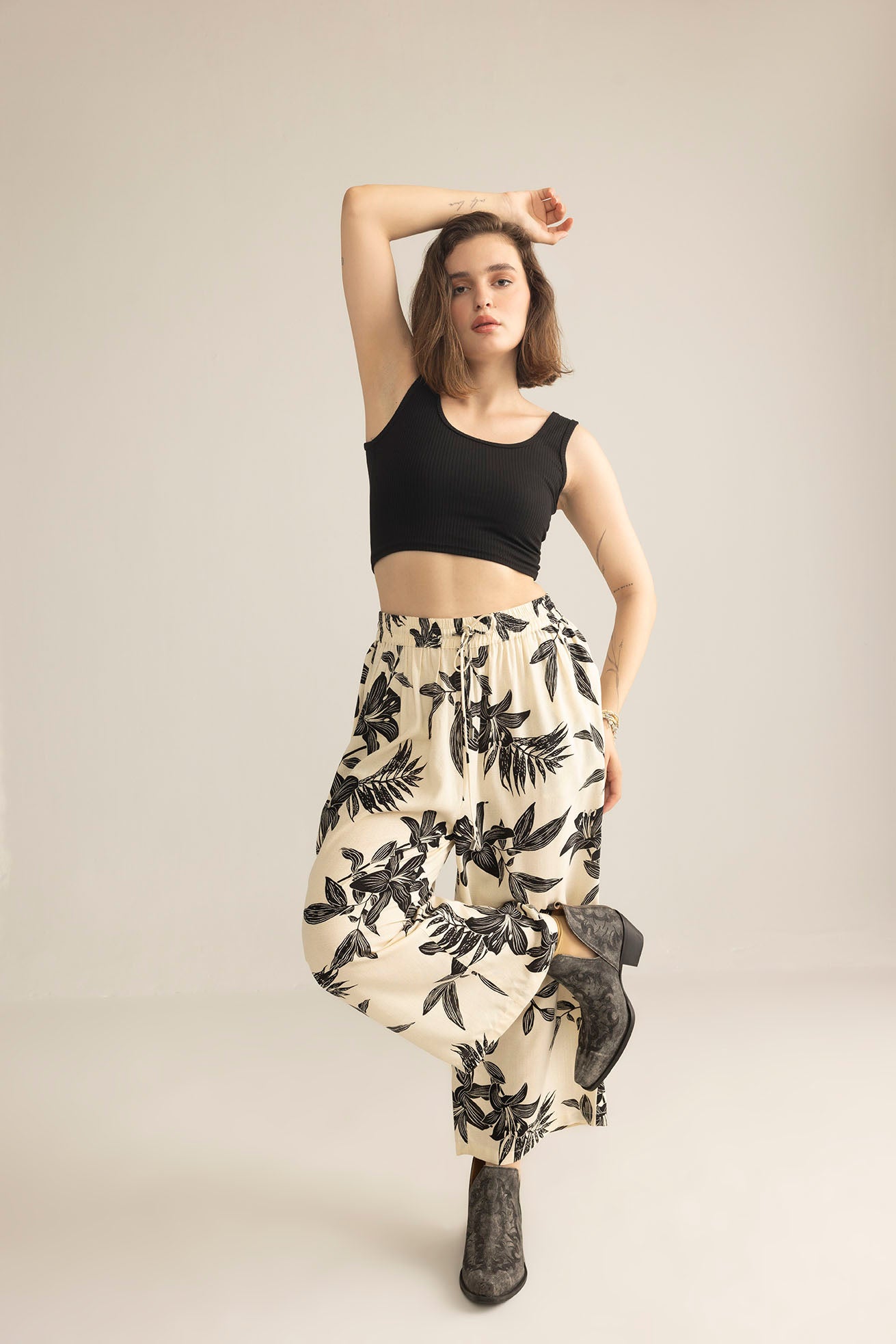Zen Garden Women's Pants in White & Black - Myra USA