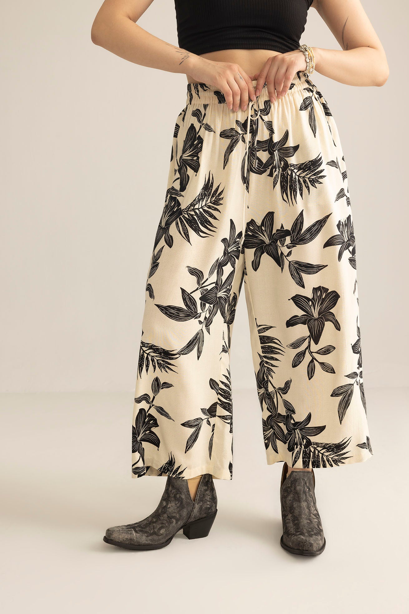 Zen Garden Women's Pants in White & Black - Myra USA