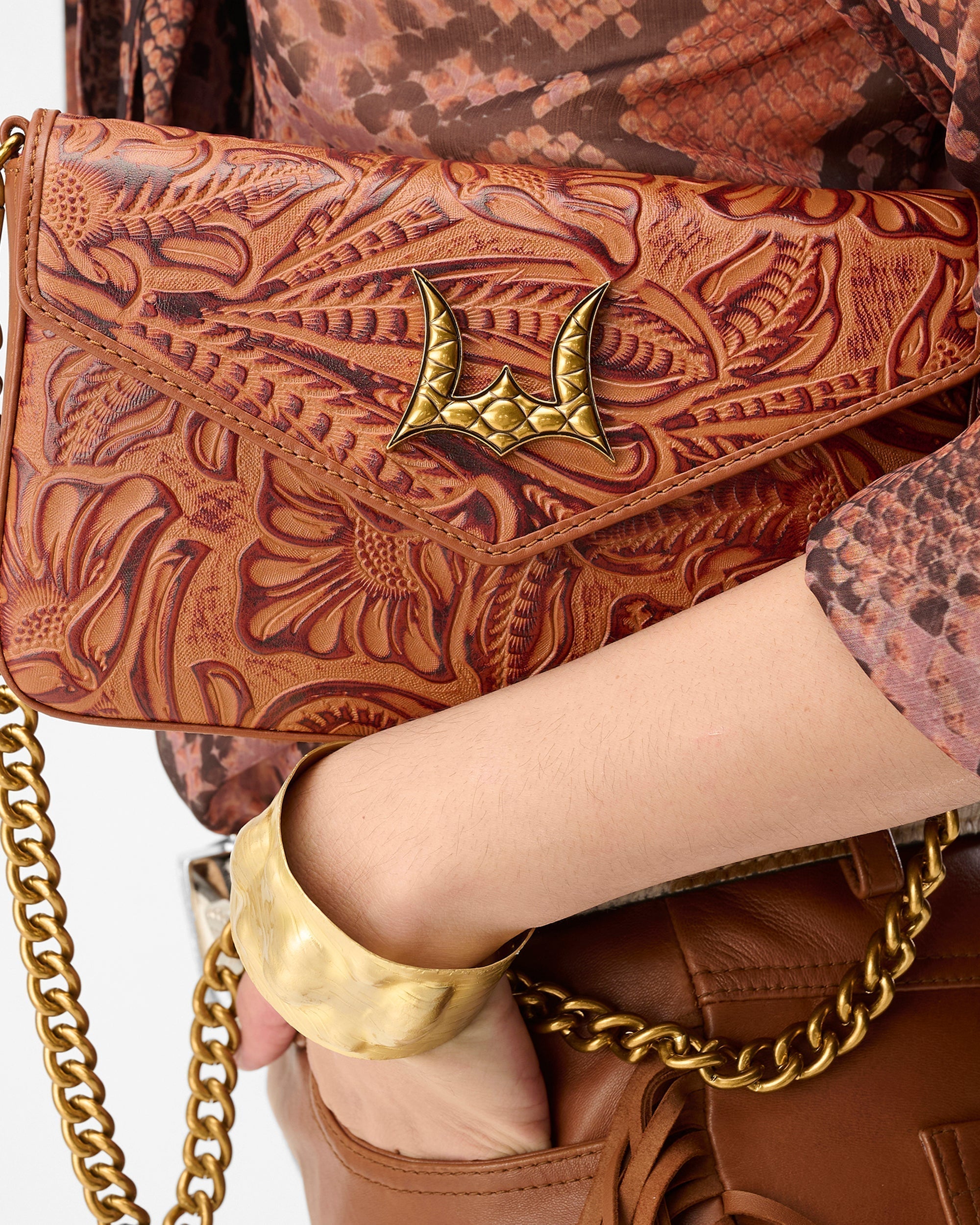 Loyal West LW ON THE GO MINI CHAIN BAG IN HAND FINISHED EMBOSSED LEATHER - BROWN - Myra USA