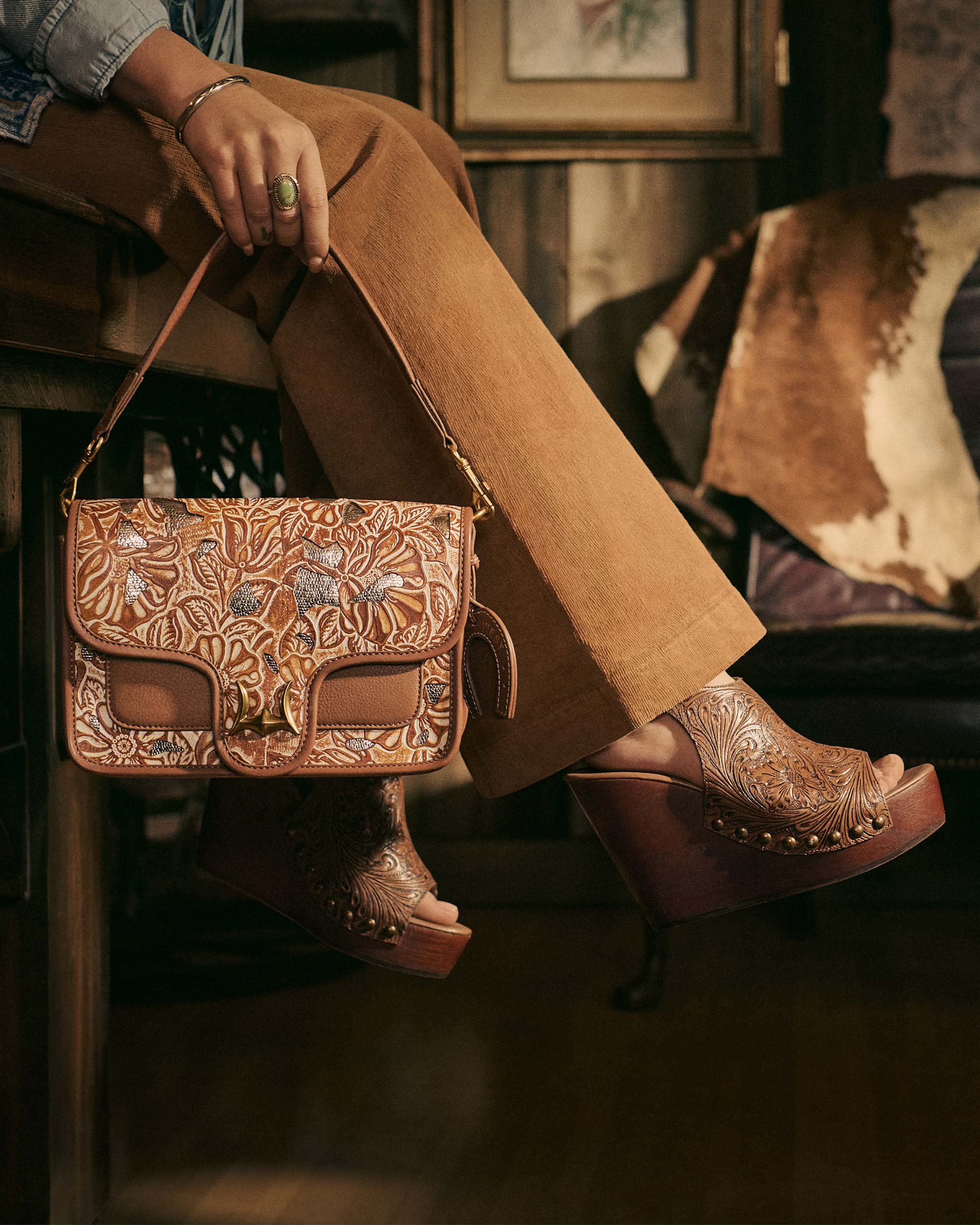 Loyal West Shell Medium Purse