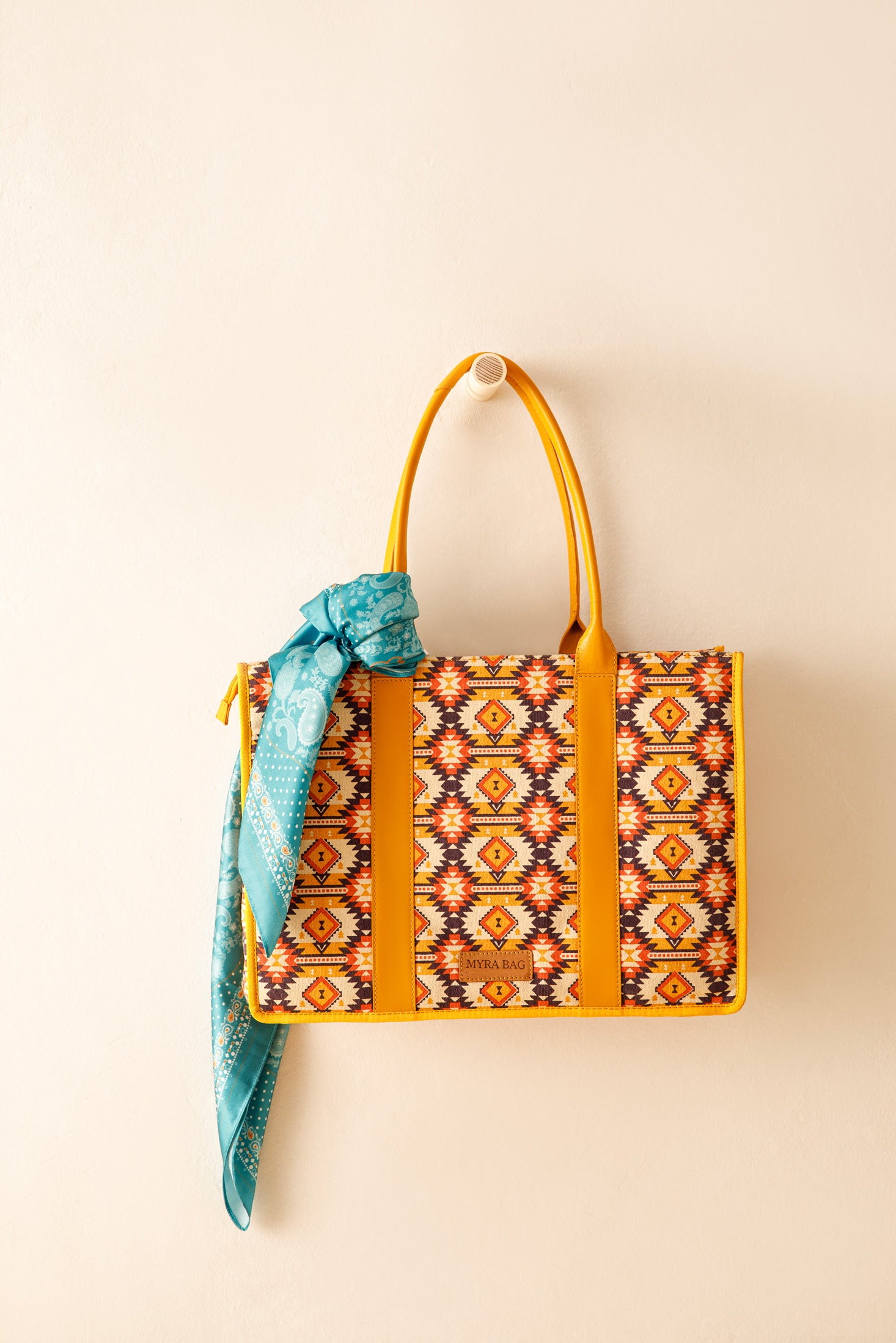Mynora Springs Weekender Bag - Myra USA