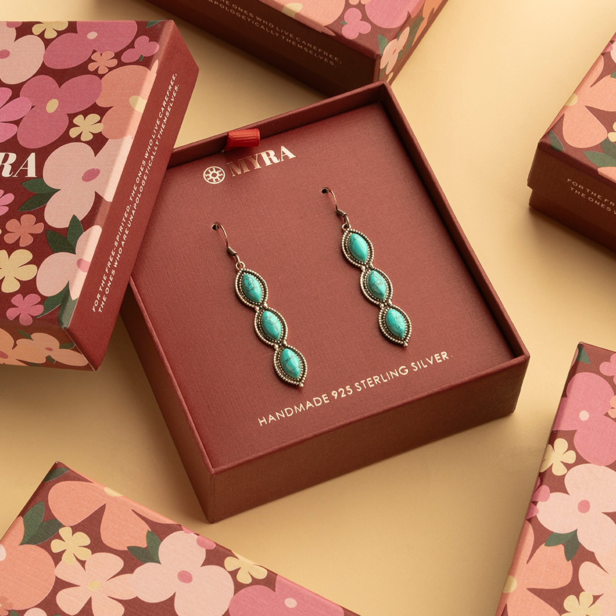 Tres Strellas Earrings - Myra USA