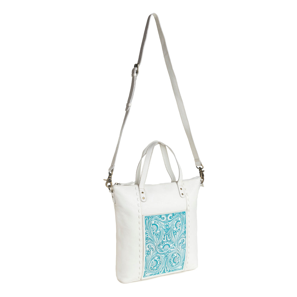 Steerhallow Canyon Shoulder Bag in White - Myra USA