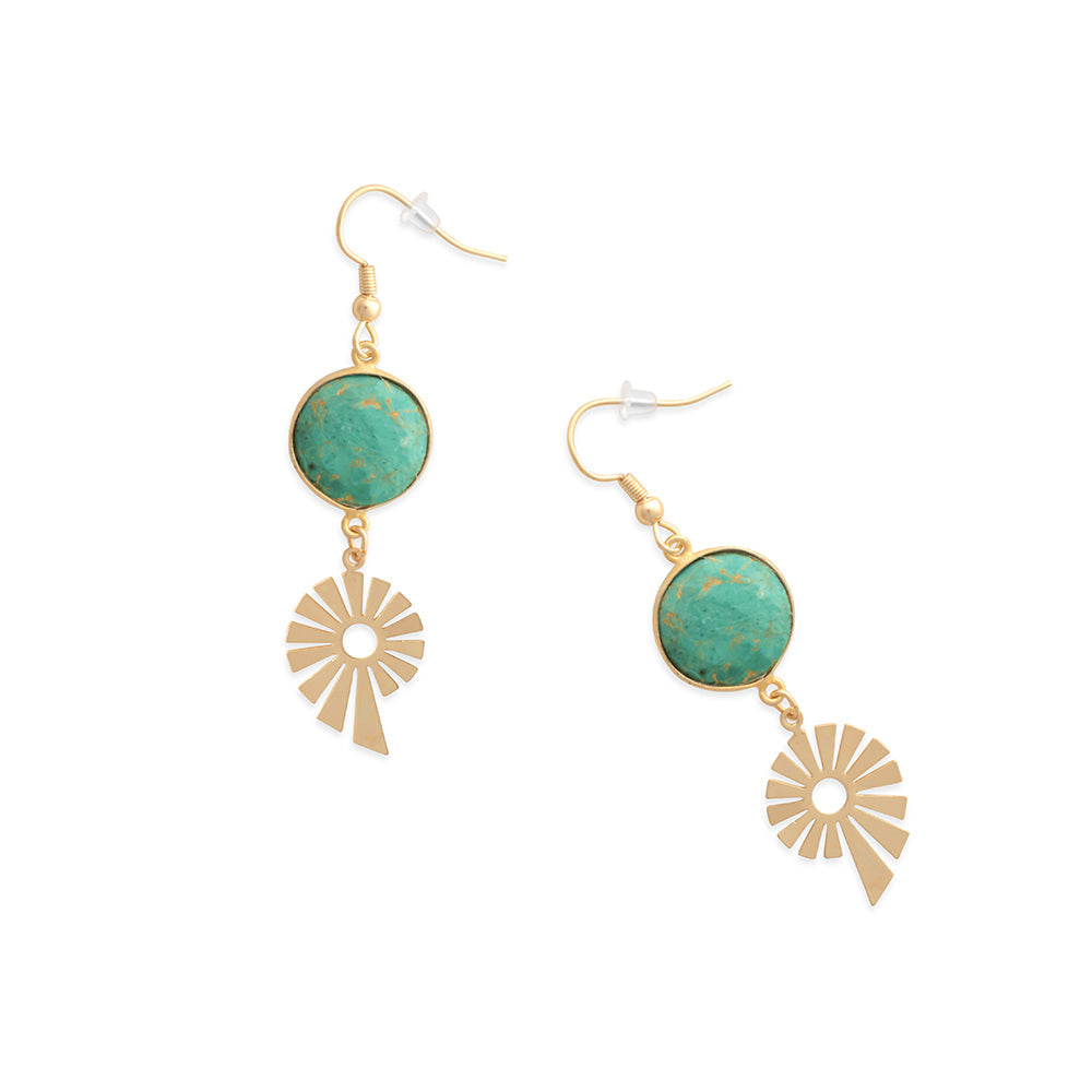 Charm of the Shore Earrings In Gold And Green - Myra USA