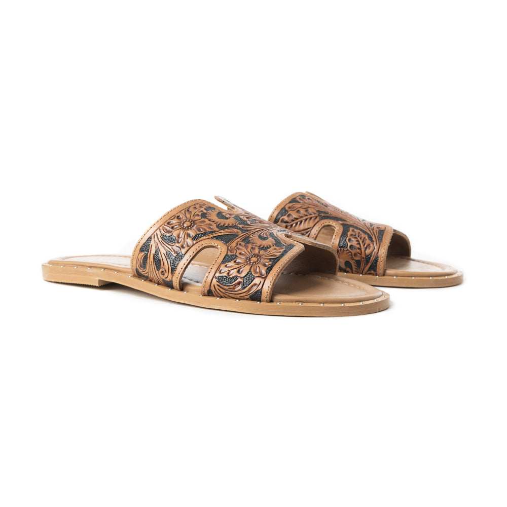 Carmina Anne Sandals In Black - Myra USA