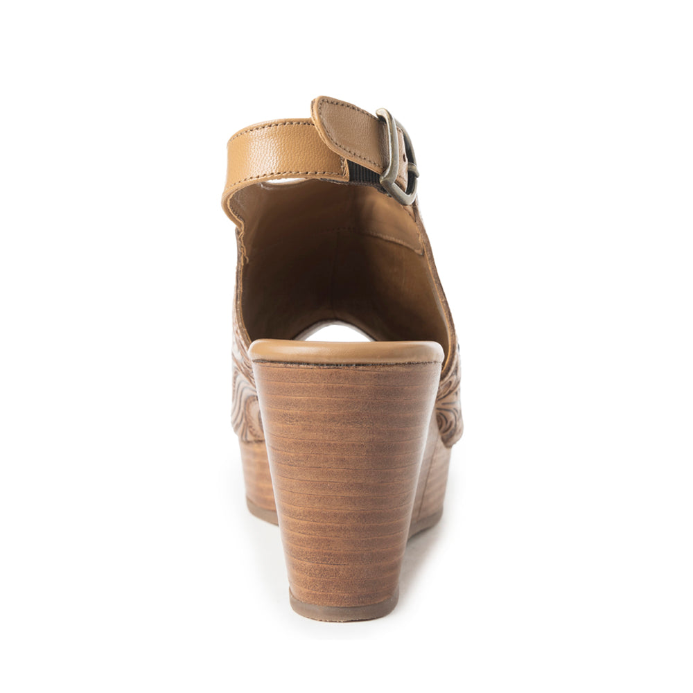 Mila's Trail Sandals In Brown
