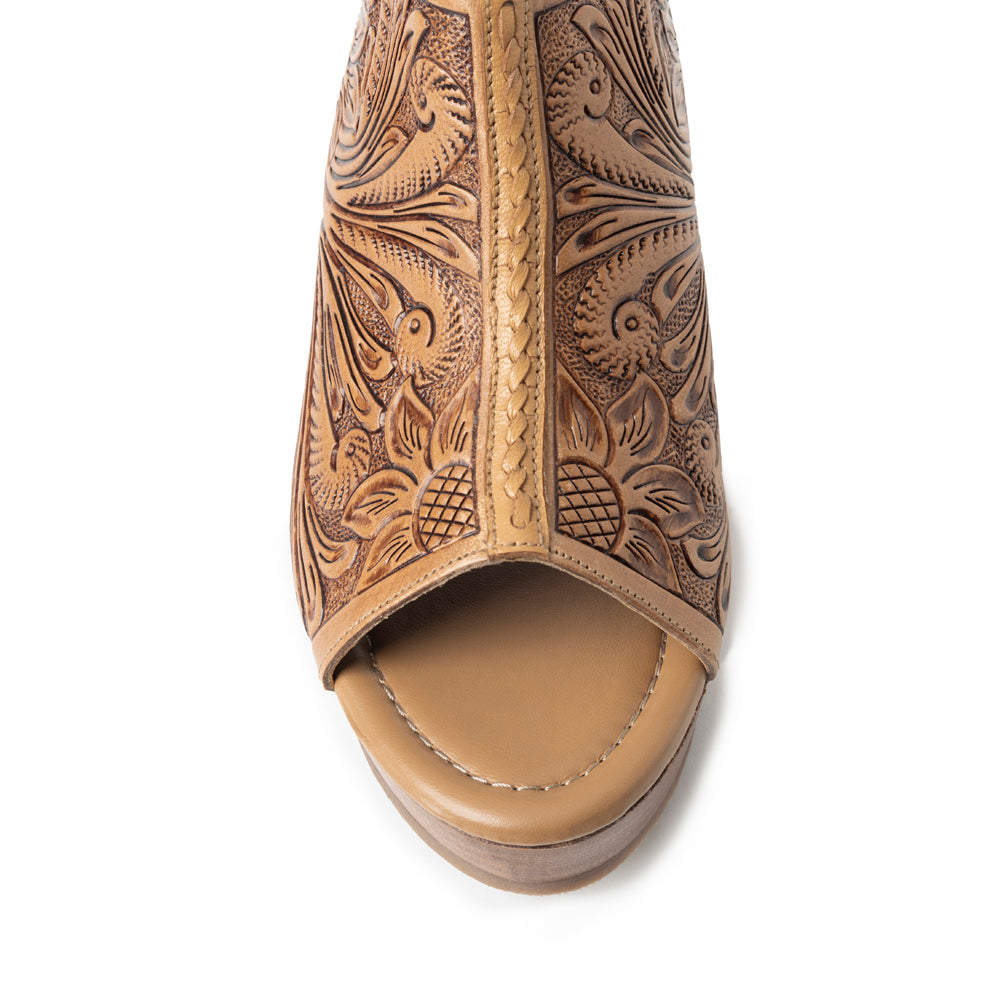 Mila's Trail Sandals In Brown - Myra USA