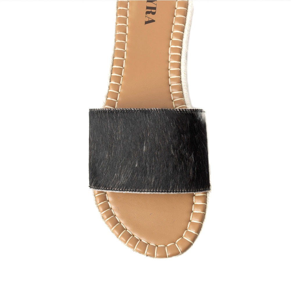 Running Pony Sandals In Black & White Hairon - Myra USA