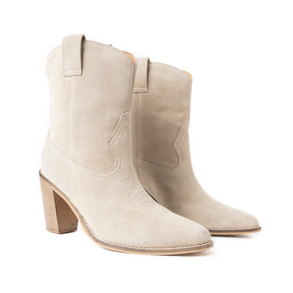 Crystal Creek Booties In Off White - Myra USA