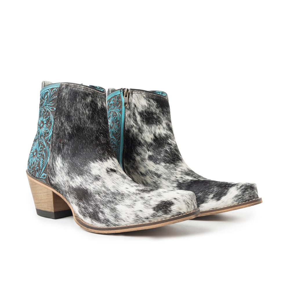 Reyna Ridge Booties In Black And White - Myra USA