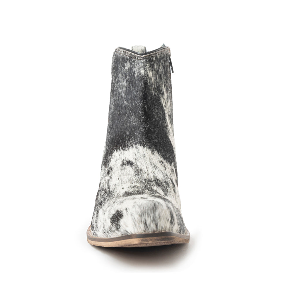 Reyna Ridge Booties In Black And White - Myra USA