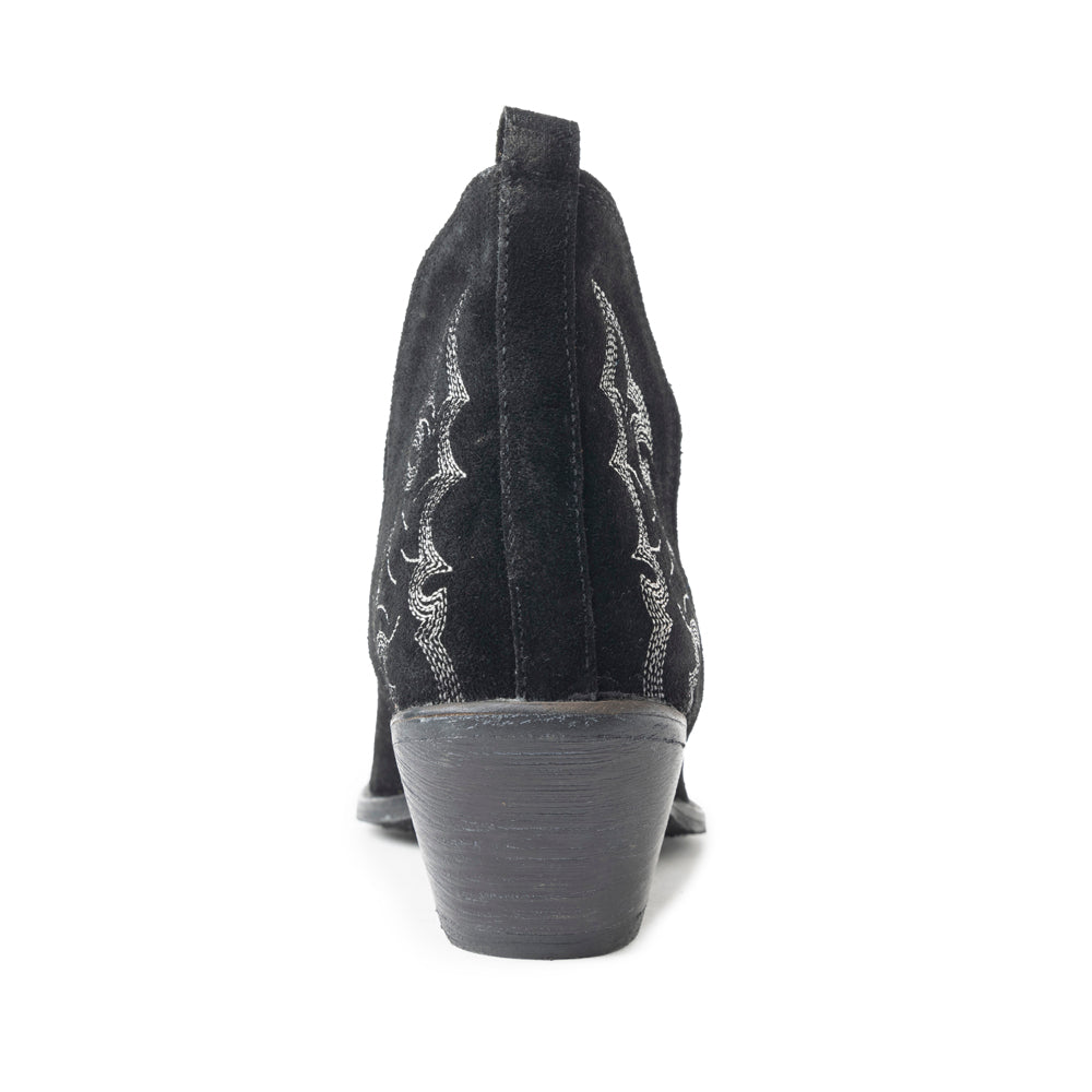 Trail Runner Booties In Black - Myra USA