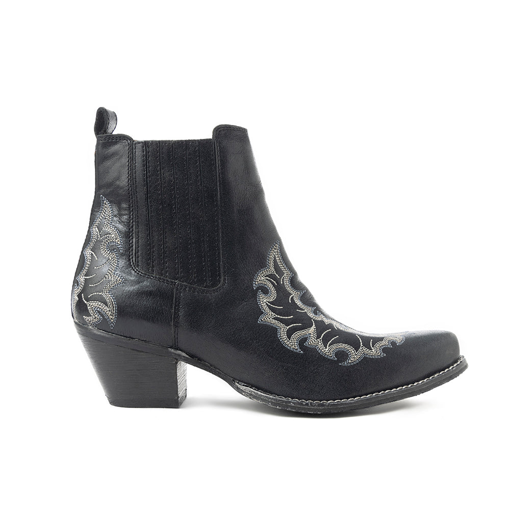 Dearling Ranch Booties In Black - Myra USA