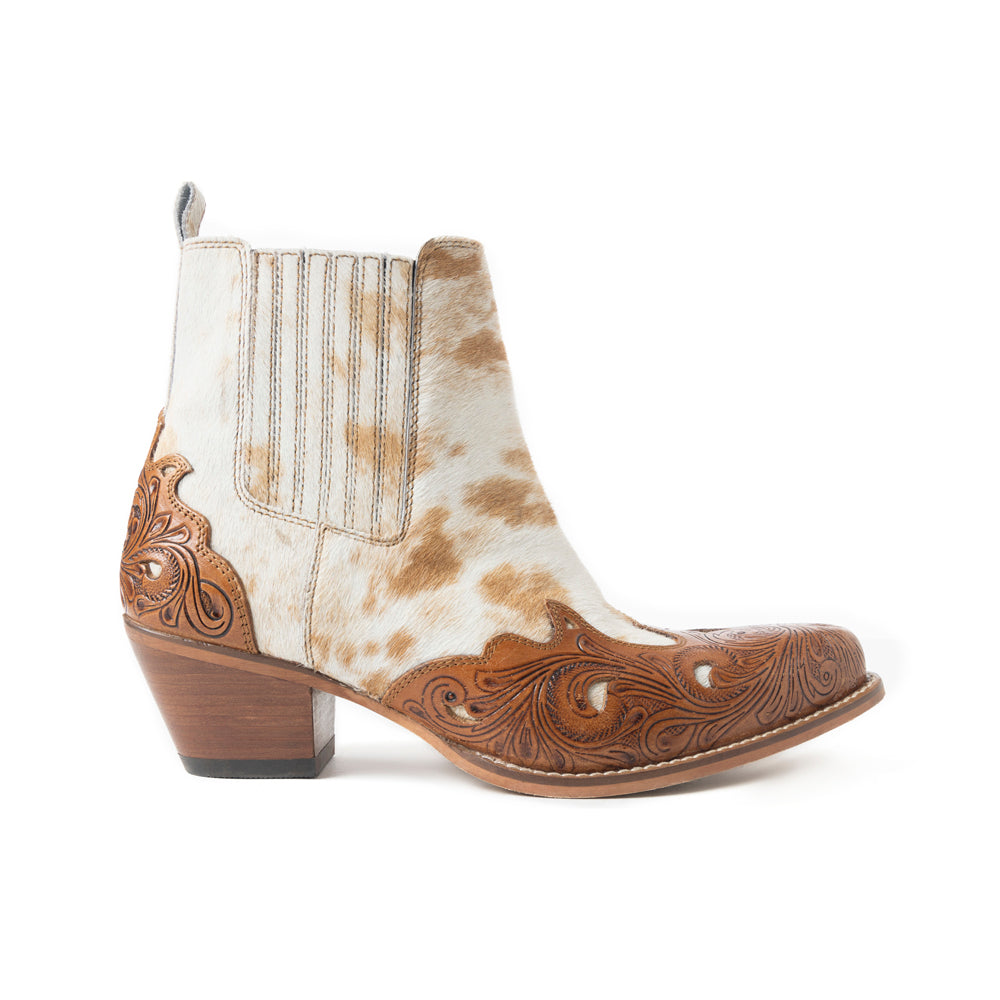 Twin Forks Booties In Brown & White - Myra USA