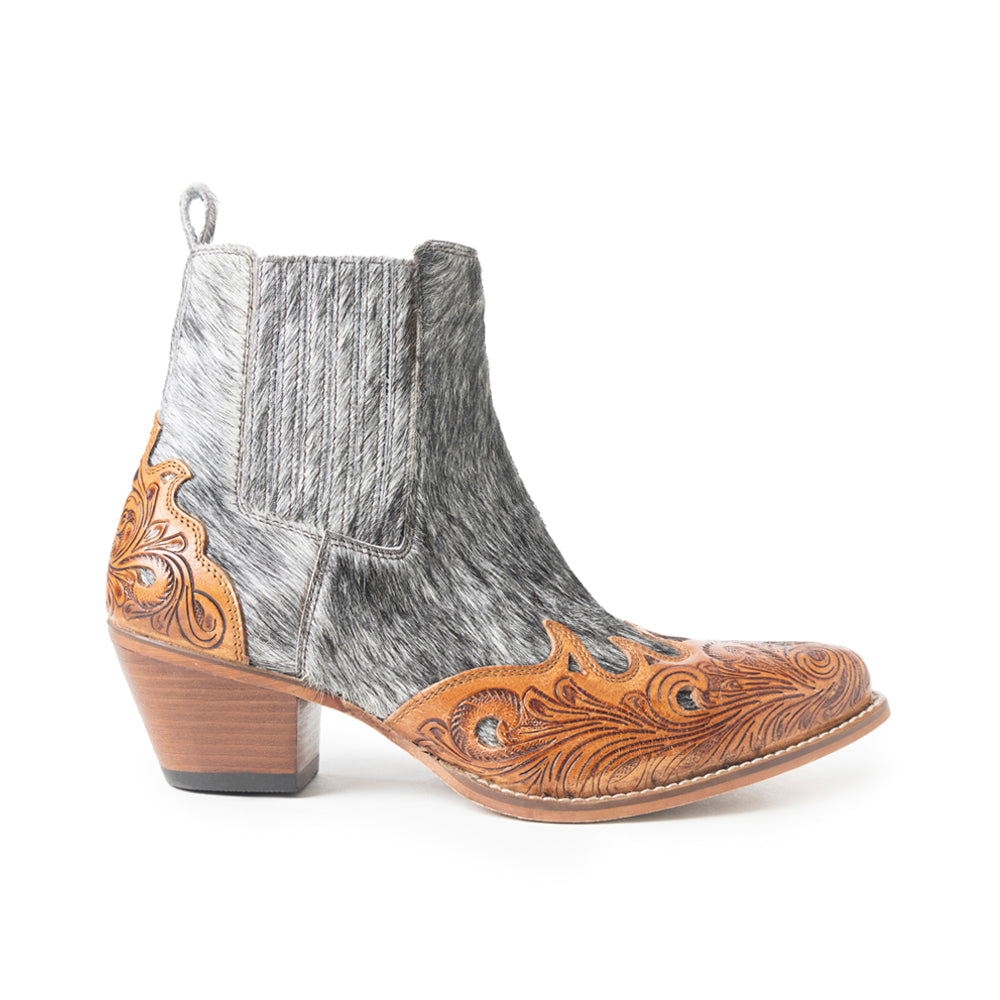 Twin Forks Booties In Black & White - Myra USA