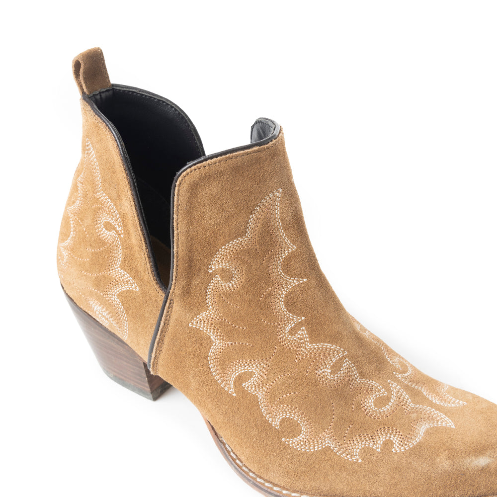 Kassie Trailhead Booties In Brown - Myra USA