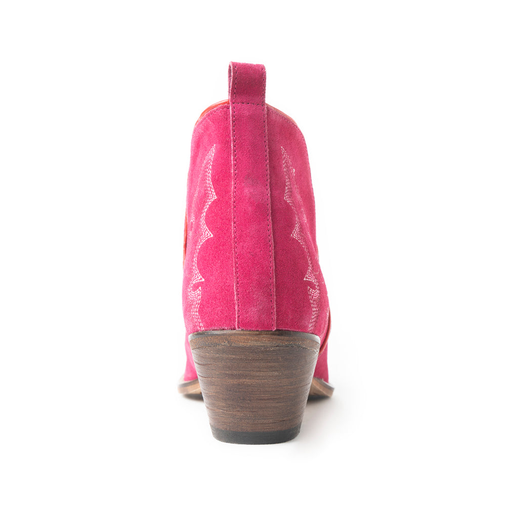 Kassie Trailhead Booties In Pink - Myra USA