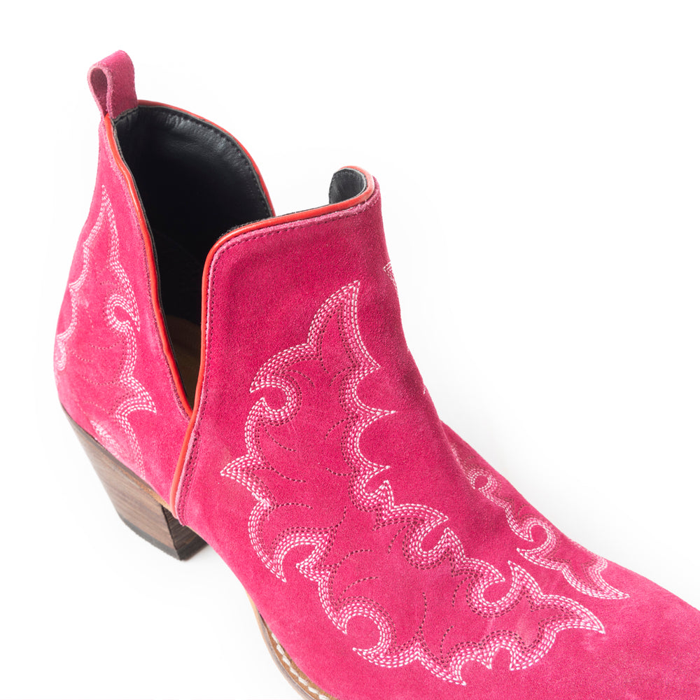 Kassie Trailhead Booties In Pink - Myra USA