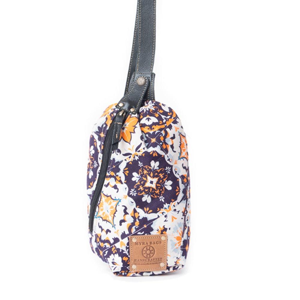 Oasis Blooms Fanny Pack Bag In Black & White
