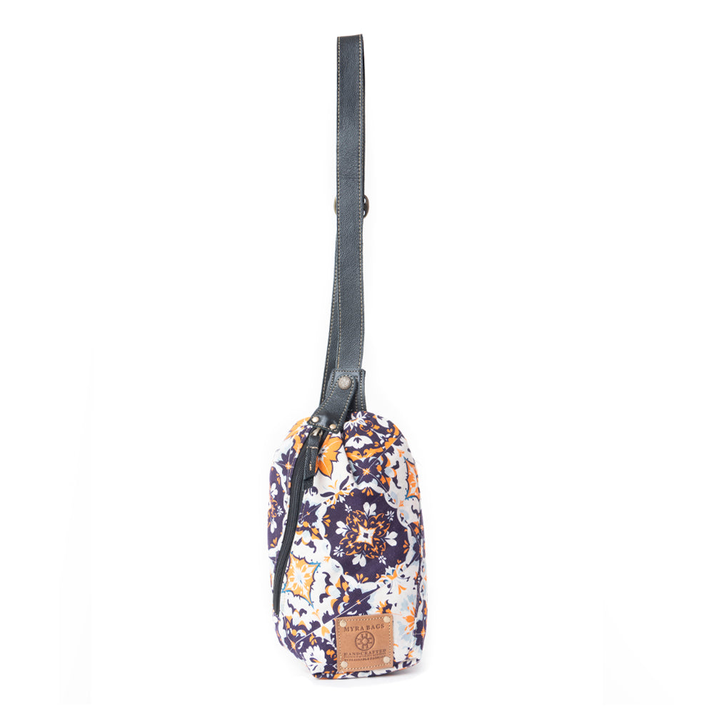 Oasis Blooms Fanny Pack Bag In Black & White