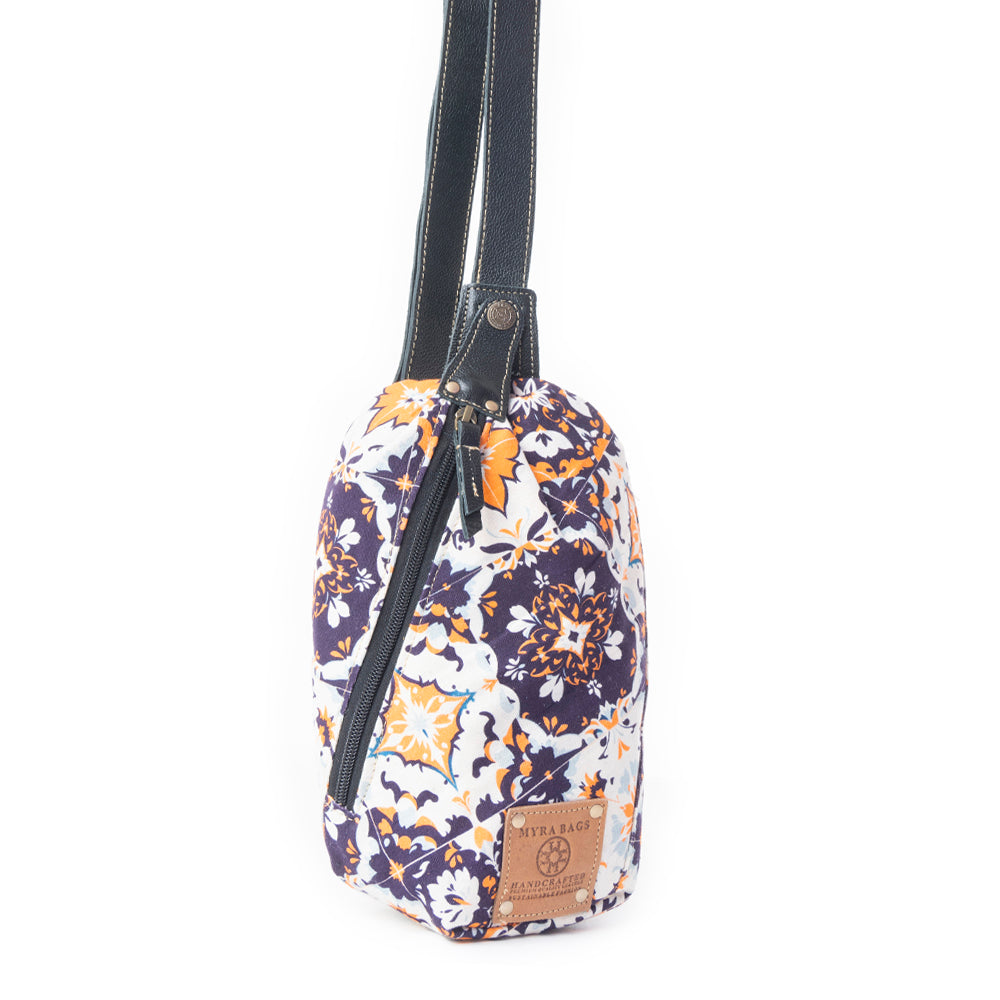Oasis Blooms Fanny Pack Bag In Black & White
