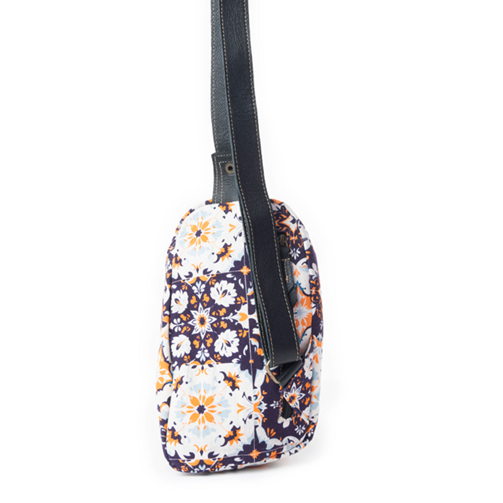 Oasis Blooms Fanny Pack Bag In Black & White