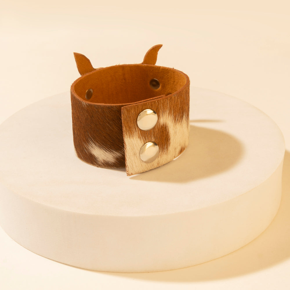 Myra Herd Boss Hairon Cuff in Speckled Brown - Myra USA