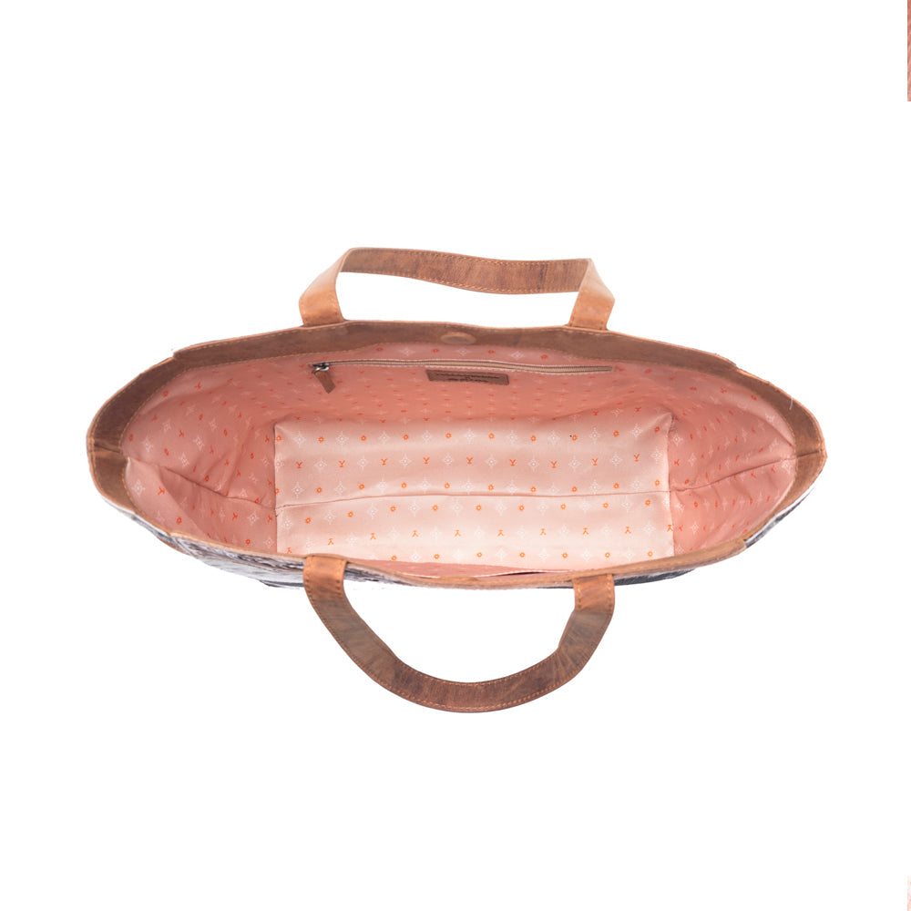 Myra Yellowstone Winter Prairie Handtooled Bag in Ivory Toffee - Myra USA