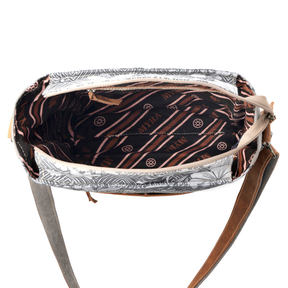 Carefree Days vintage shoulder bag for Women in sage with leather details - Myra USA