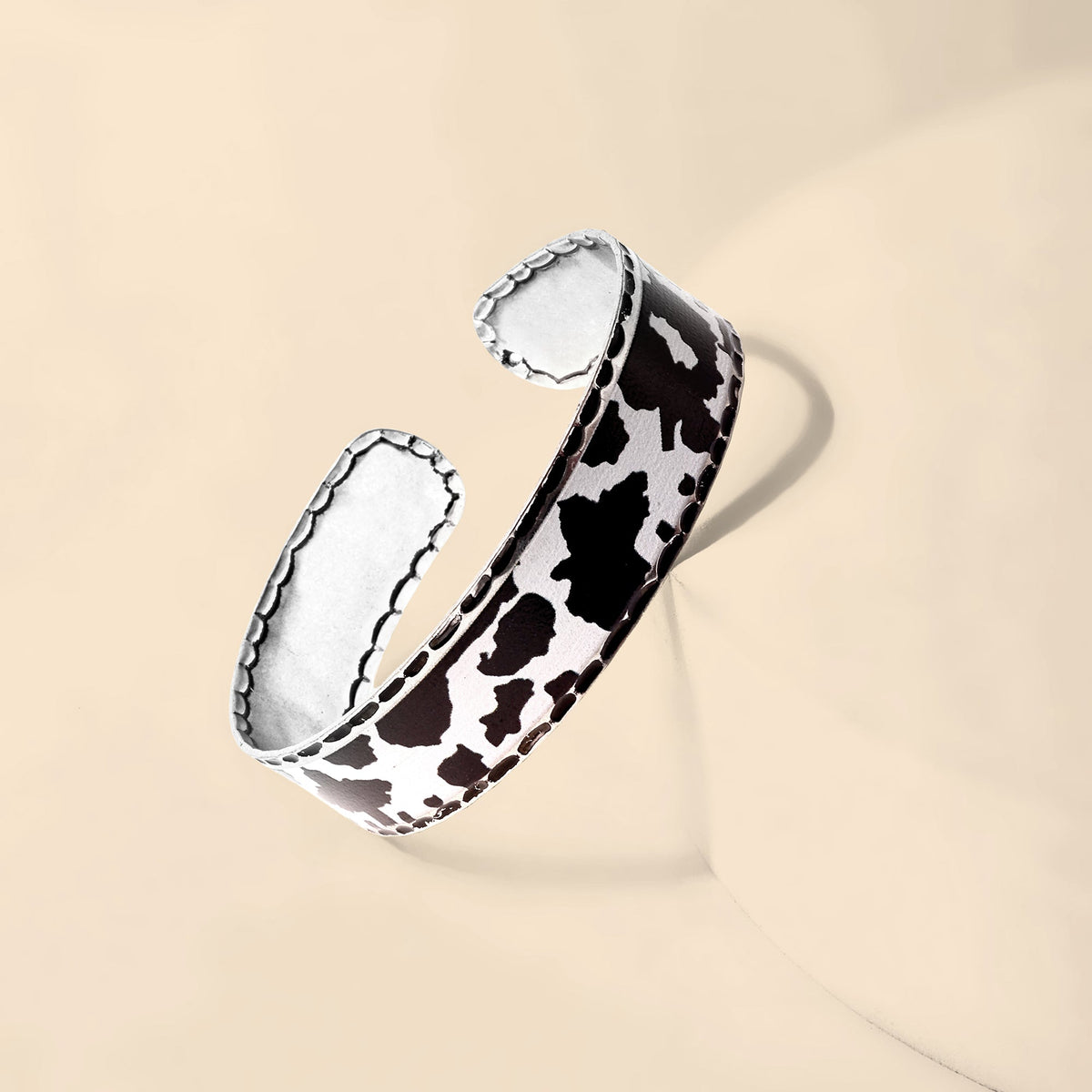 Myra Westara Cuff Bracelet in Frontier Black - Myra USA