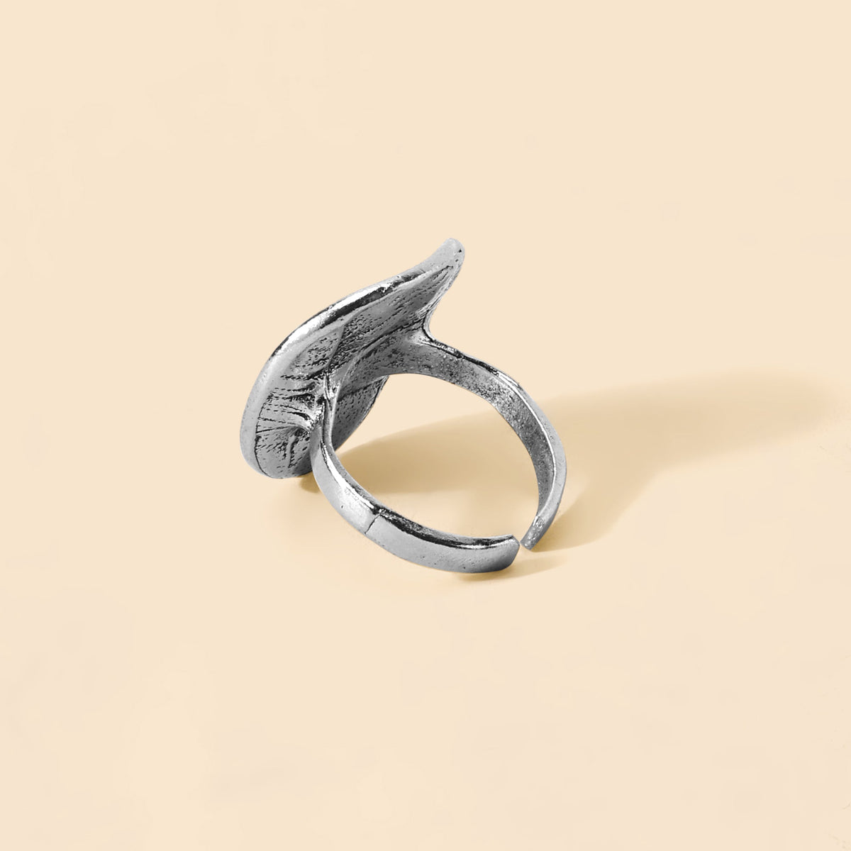 Myra Canyon Moon Oval Ring in Pewter Blue - Myra USA