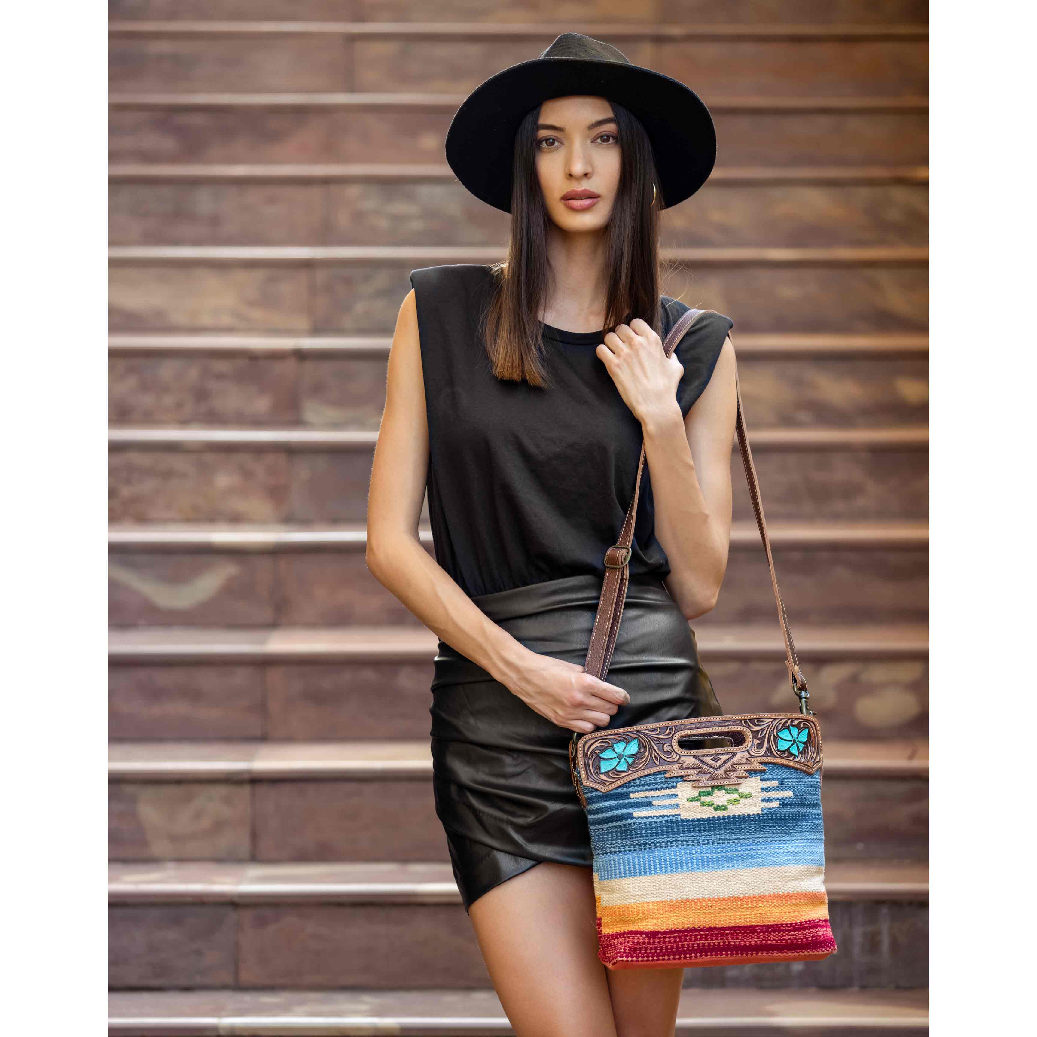 AZURE PETALS HAND TOOLED BAG. - Myra USA