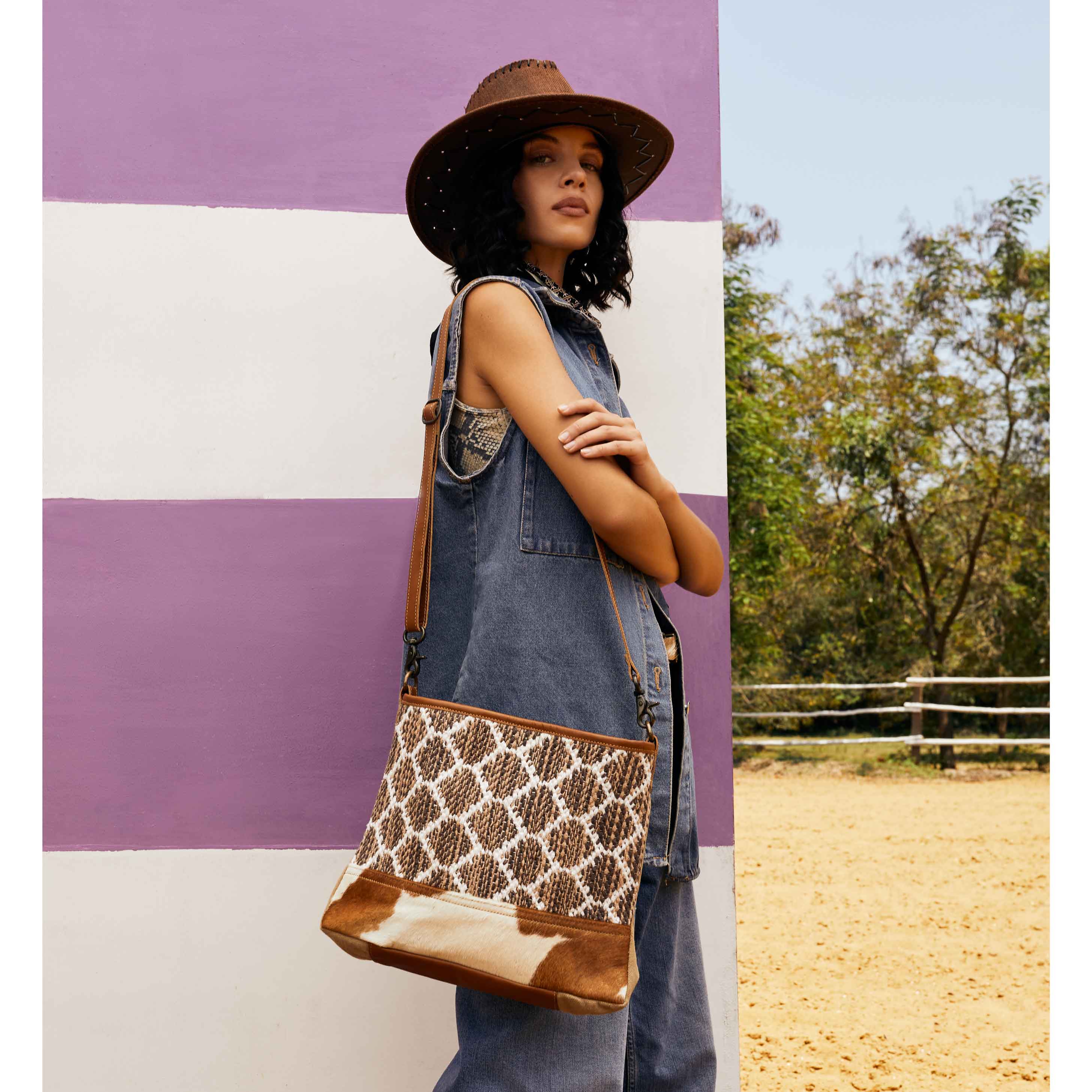 Wave-Like Shoulder Bag - Myra USA