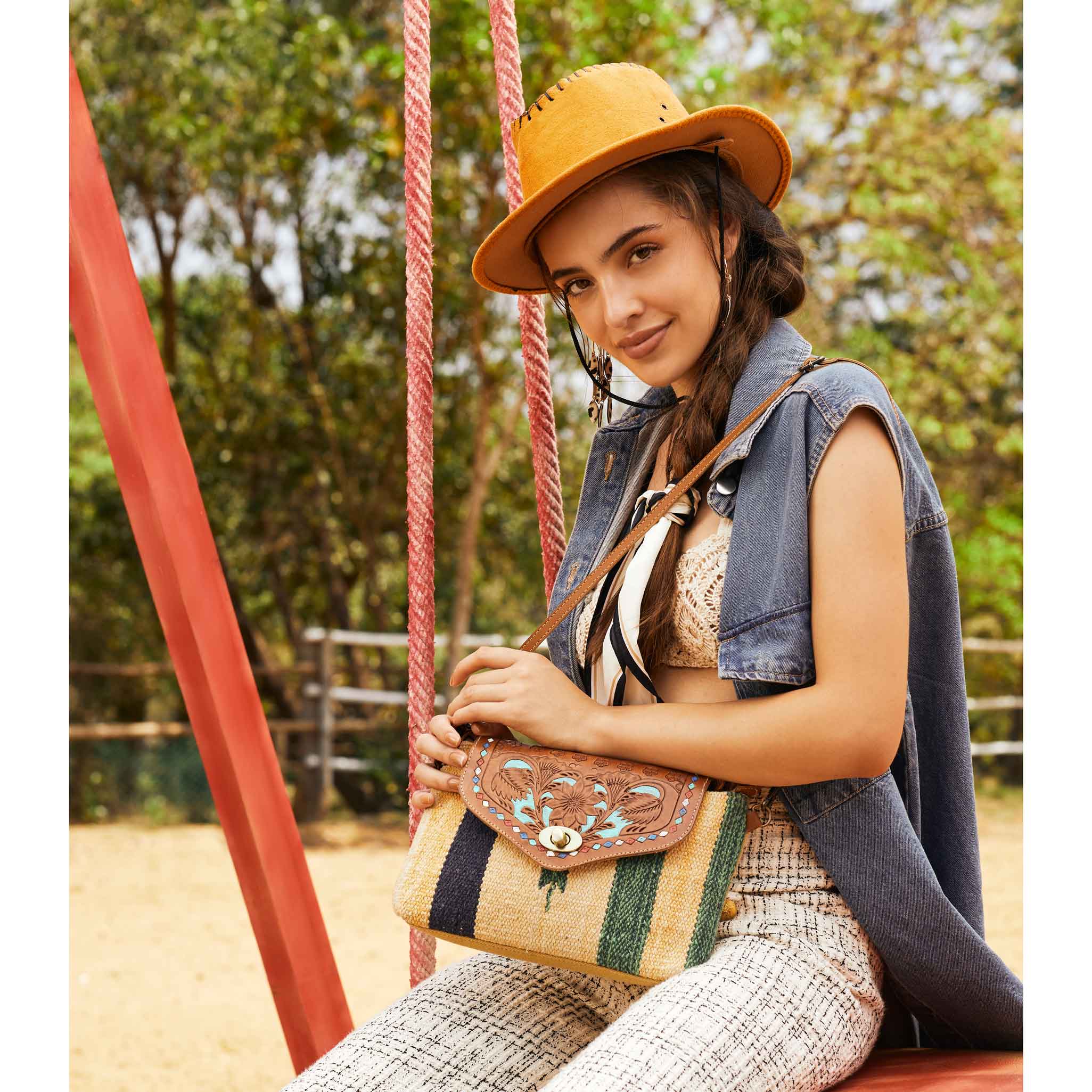 Beamy Rays Hand-Tooled Bag. - Myra USA