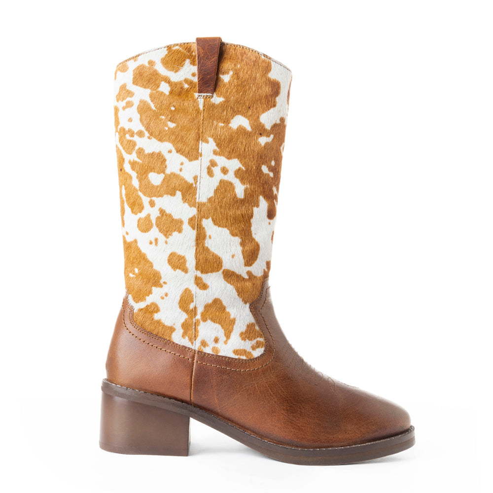 Pointy Beige Boots - MyraUSA
