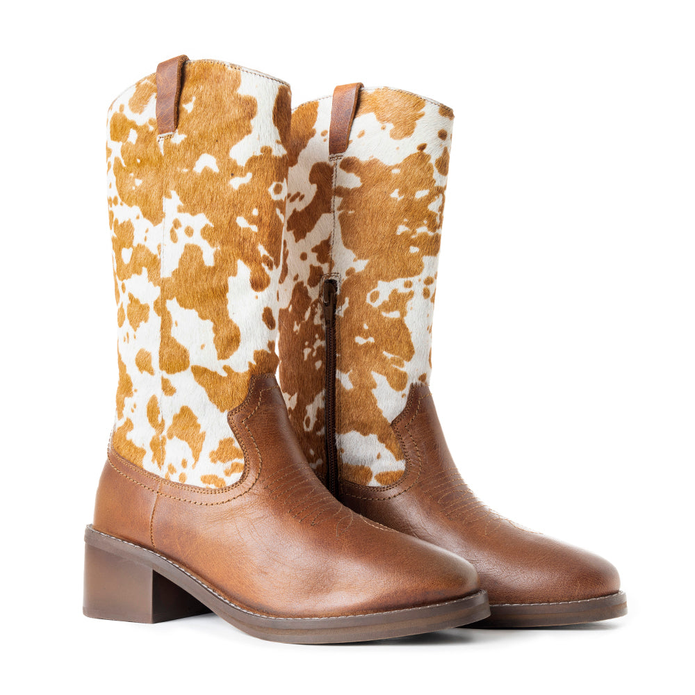 Pointy Beige Boots - MyraUSA