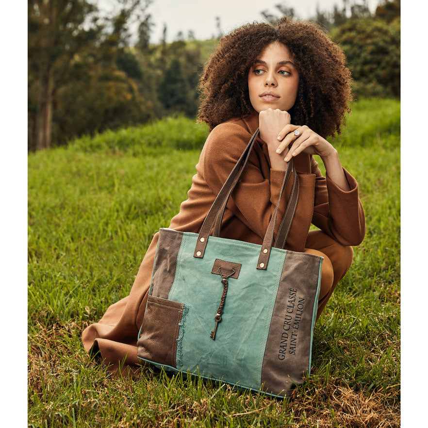 Caribbean Current Tote Bag. - MyraUSA