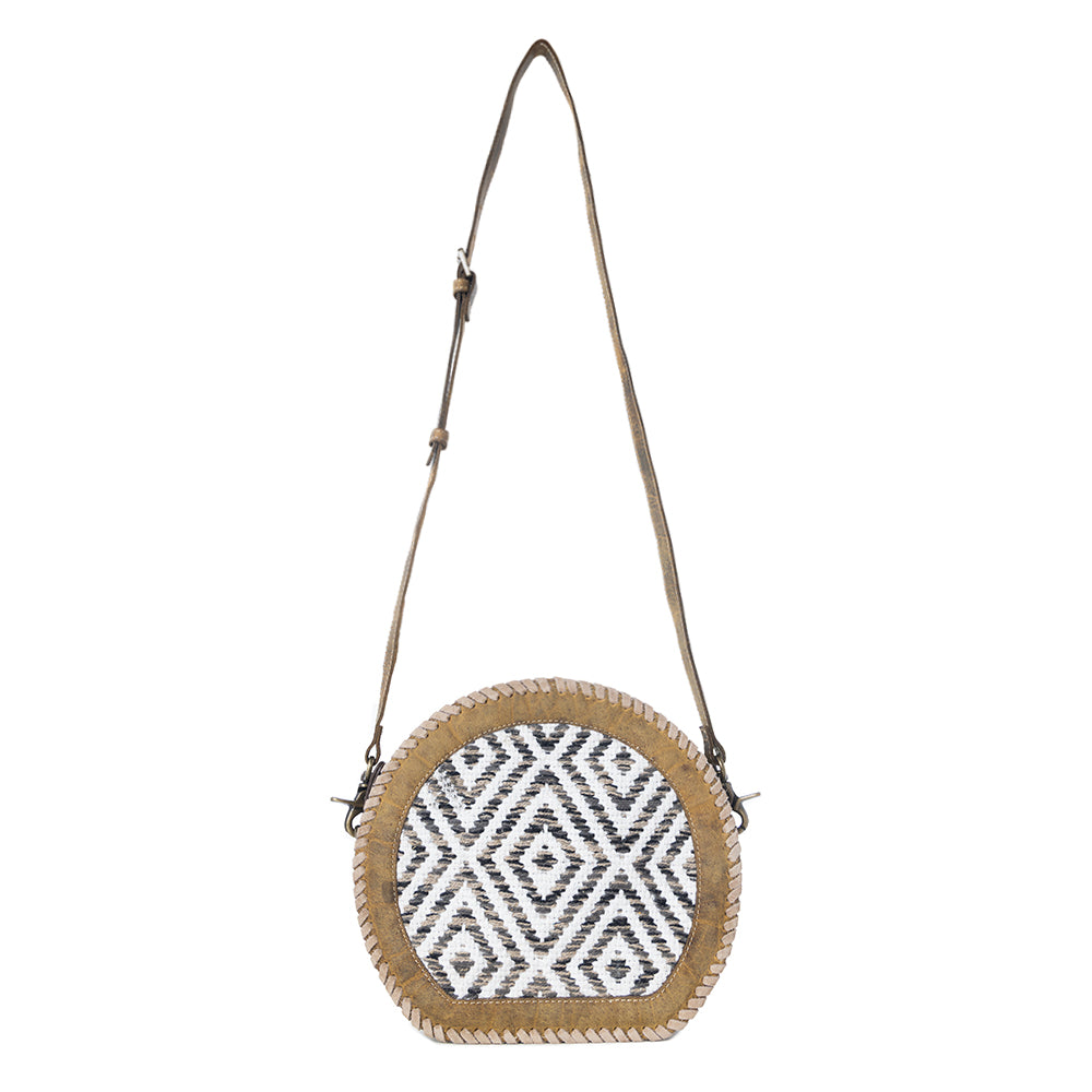 Sand Weaver Round Bag. - Myra USA