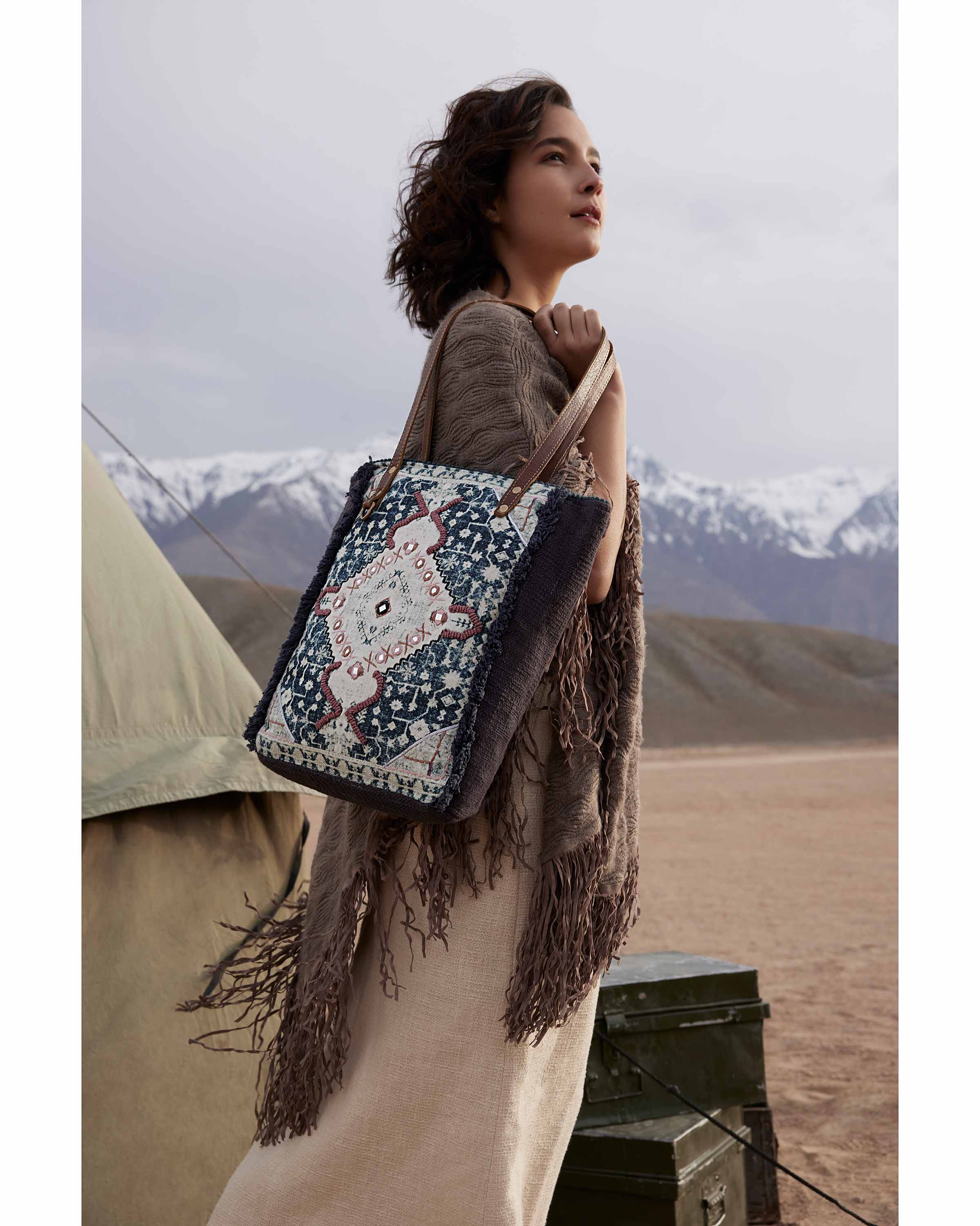 Homestyle Warmth Embroidered Tote Bag - Myra USA
