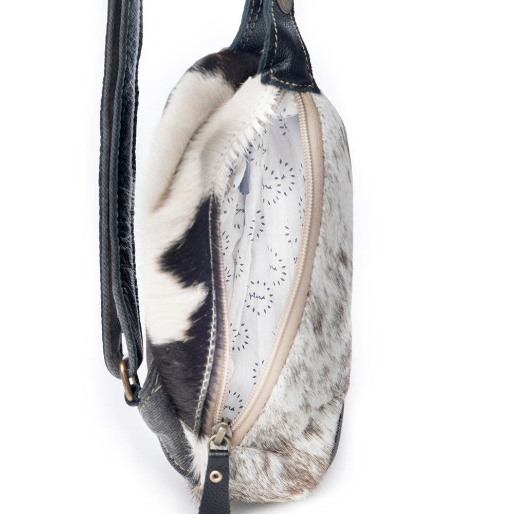 Robnette Ranch Fanny-Pack Bag in Dark & White - Myra USA