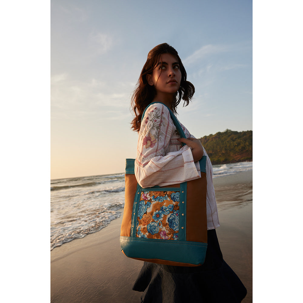 Blue Ridge Blooms Tote Bag - Myra USA