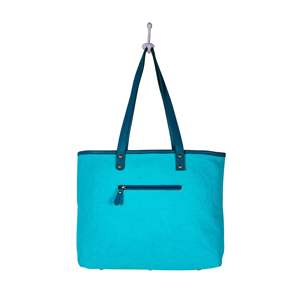 Tonga Ridge Tote Bag In Blue - Myra USA