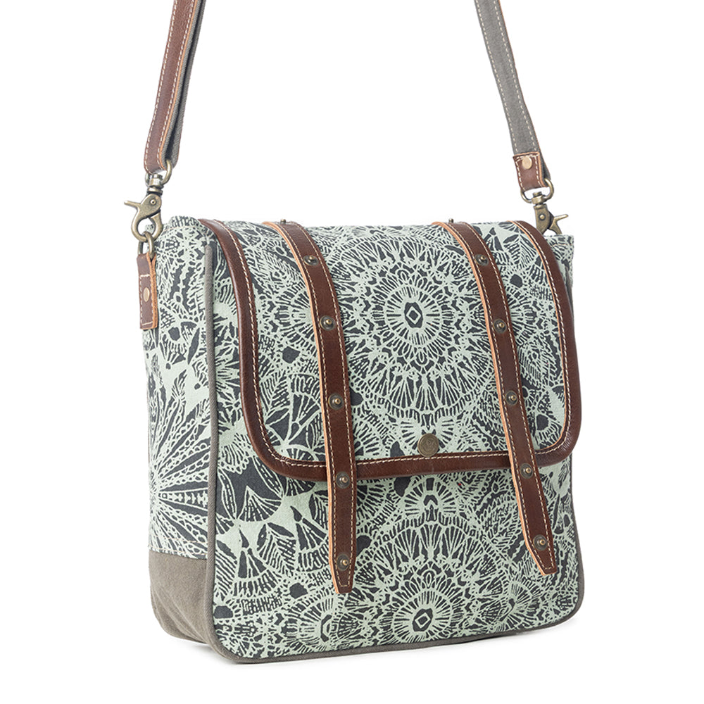 Le Medallion Shoulder Bag - Myra USA