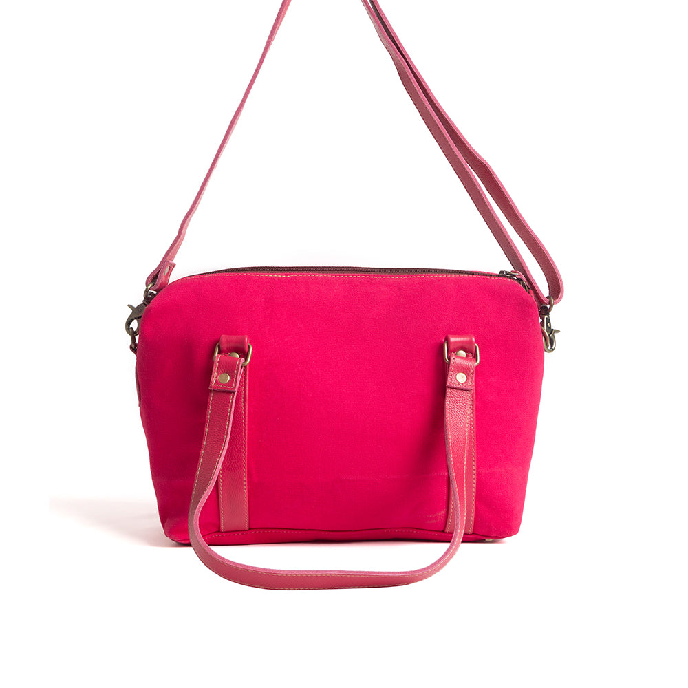 Tierra Vasta Duffle Bag in Magenta - Myra USA